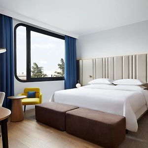 Executive Suite Club Lounge Access